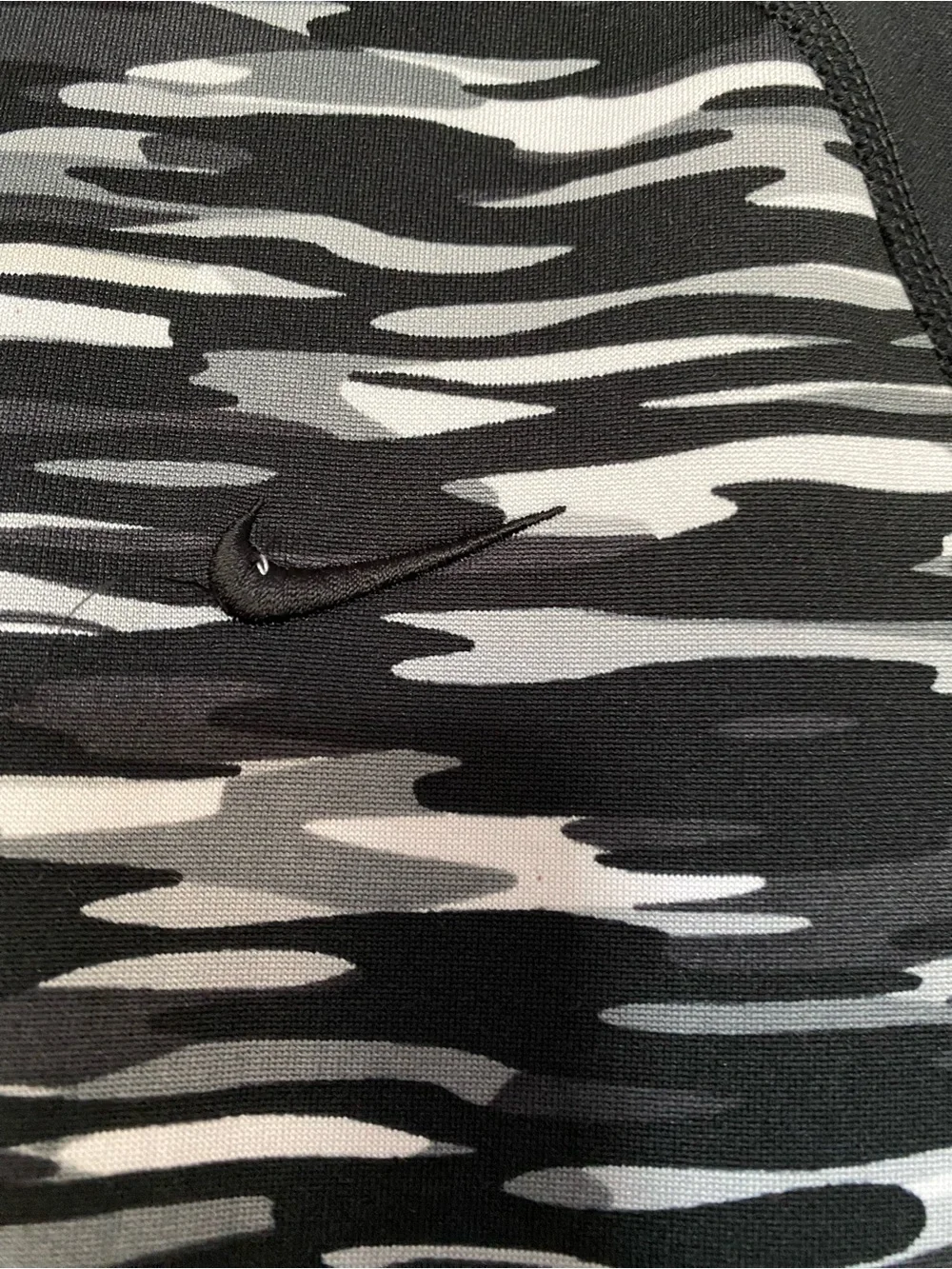 Nike Black and White Therma-Fit Pullover Hoodie kids Sz Medium
